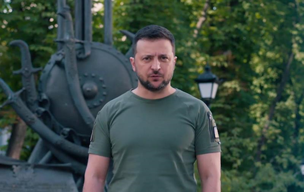 Зеленський привітав українців із Днем Конституції
