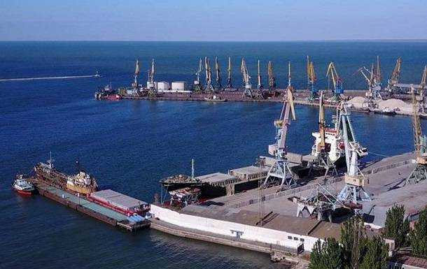 РФ почала вивозити з Бердянська вкрадене українське зерно