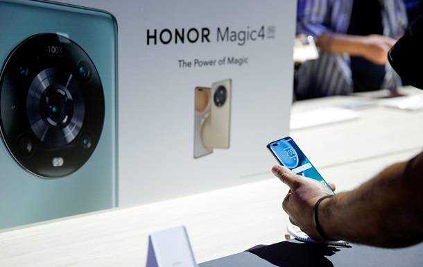 Компанія Honor призупинила постачання пристроїв до РФ - ЗМІ