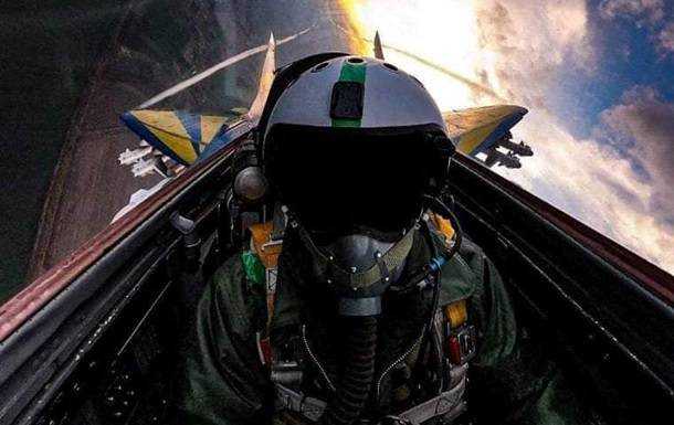 Авіація ЗСУ знищила склад боєприпасів та 16 одиниць бронетехніки