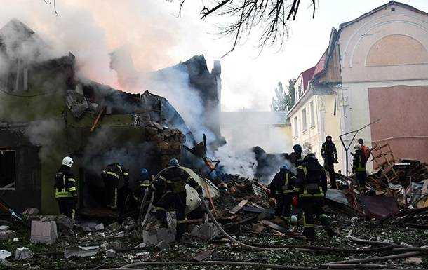 Обстріл Миколаєва: поранено 12 людей
