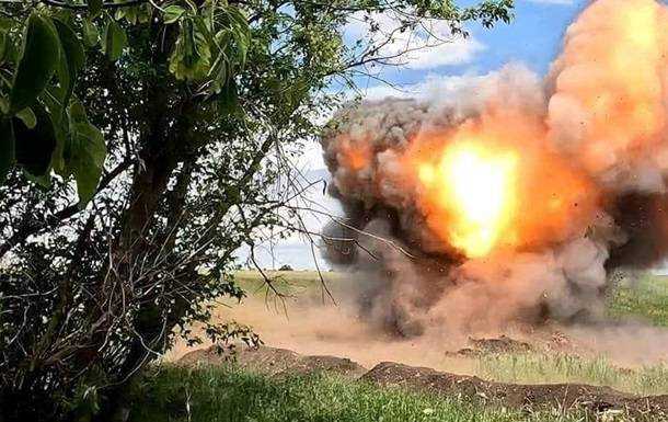 На Херсонщині ЗСУ знищили ворожий Ураган та два склади боєприпасів