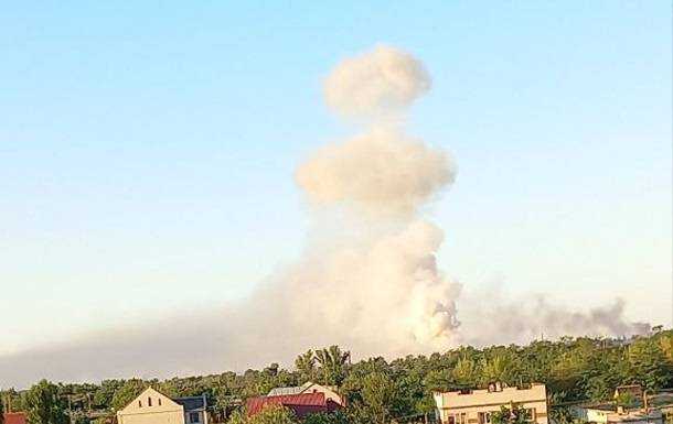 У Новій Каховці горить склад боєприпасів ворога - соцмережі