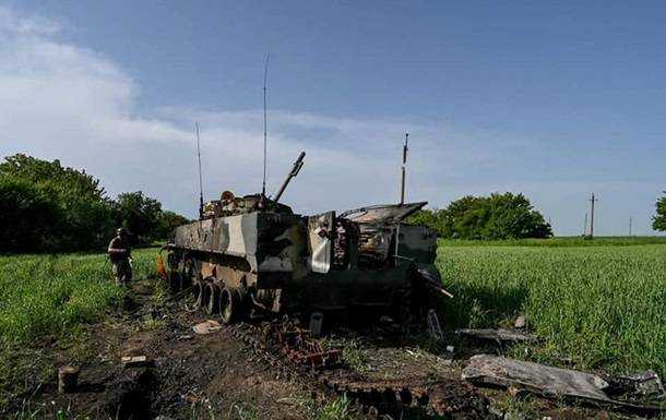 Танк російських військ підірвався на міні