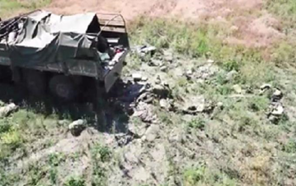 Військові показали кадри знищеної колони ворога