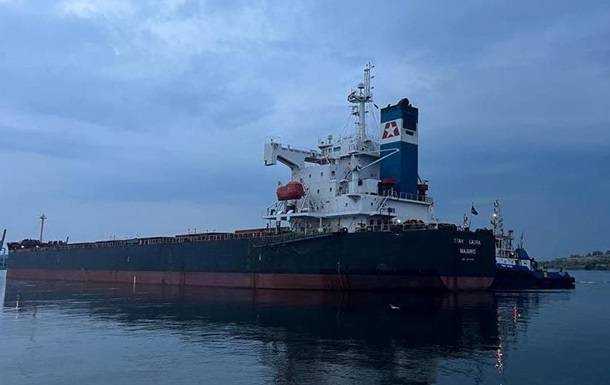 У порти України йдуть два судна за зерном