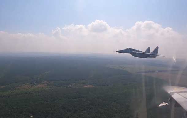 Льотчик показав бойову роботу винищувача МіГ-29