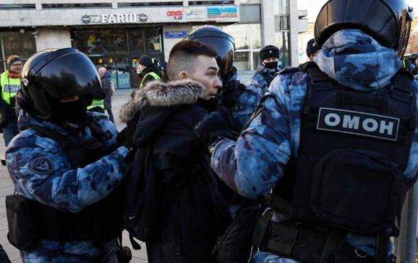 Протести проти мобілізації в Дагестані: силовики стріляють і б'ють жінок, але їм дають відсіч