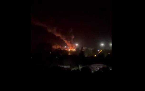 Поблизу Бєлгорода спалахнув склад з боєприпасами