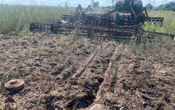 На Дніпропетровщині підірвався трактор