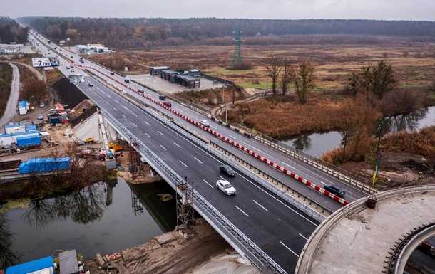 Під Києвом відновили міст на Житомирській трасі