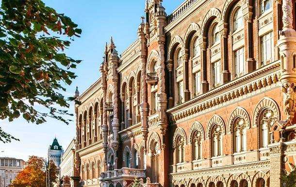 НБУ вдвічі збільшив продаж валюти