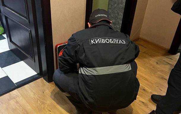 У передмісті Києва знайшли мертвими трьох людей
