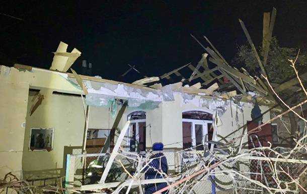 У Нікополь прилетіло 40 російських снарядів, двох людей поранено - ОВА