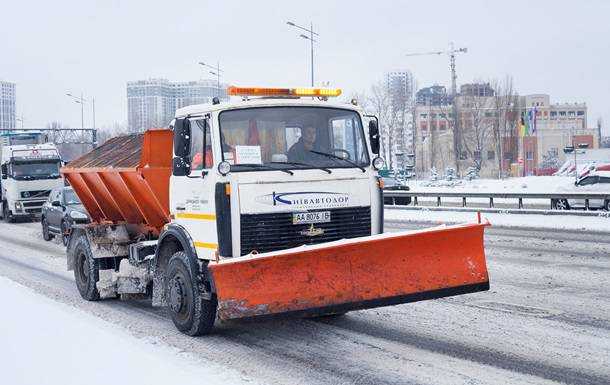 Ожеледиця у Києві: мешканців закликали утриматися від поїздок містом