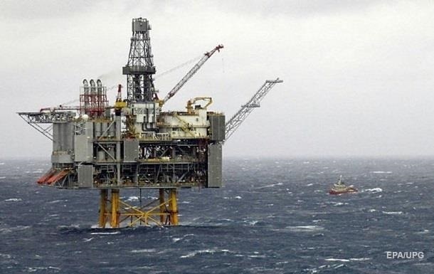 Цена на нефть обвалилась до минимума за год