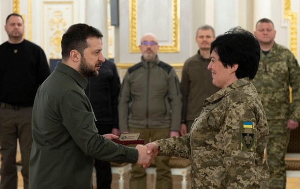 Президент вручил награды воинам-сухопутникам