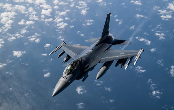 Демократы США требуют передать Украине F-16