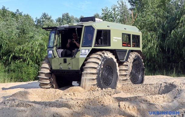 На Херсонщину передали четыре вездехода Богун-2