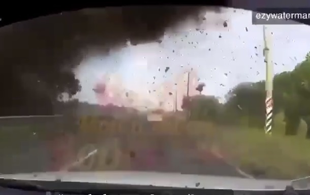 Авиация РФ бомбила трассы в Воронеже: видео