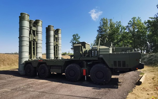 В Беларуси заступил на боевое дежурство дивизион ЗРК С-400