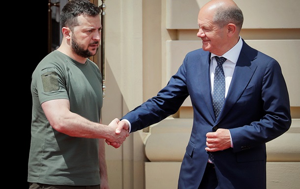 Зеленский провел телефонный разговор с Шольцем