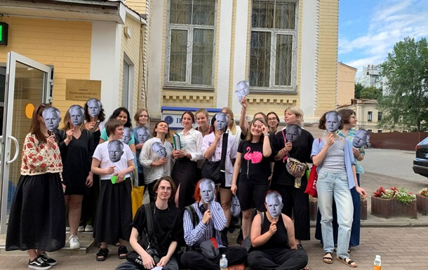 Суд признал незаконным приказ о реорганизации Довженко-центра