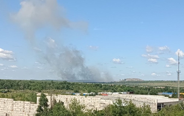 Соцсети: В Луганске и Бердянске - взрывы