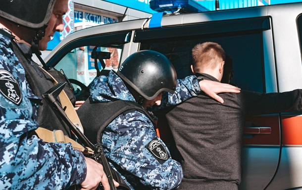 В Мариуполь перебросили росгвардейцев - Андрющенко