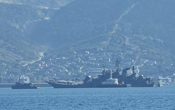 СМИ: Судно Оленегорский горняк отбуксировали от причала в Новороссийске
