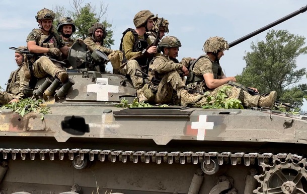 Зеленский одобрил продолжение военного положения