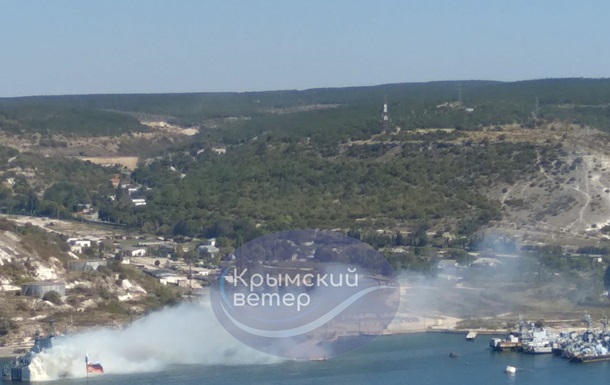 Взрывы в Севастополе: над бухтой вздымается дым