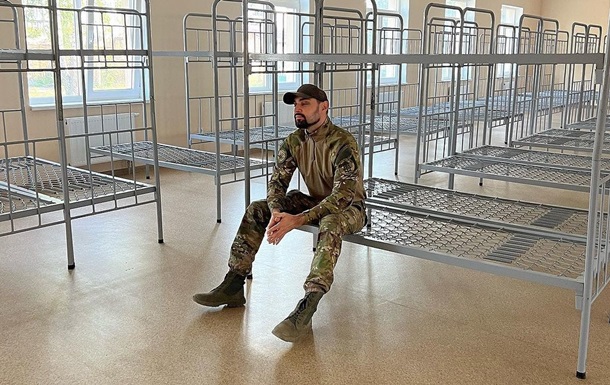 Козловский рассказал, что Кондратюк забирает у него военную зарплату