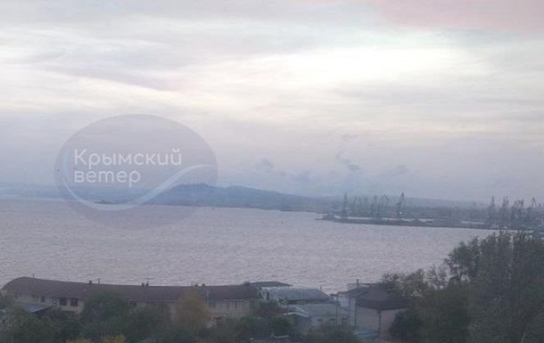 Возле Крымского моста раздались взрывы