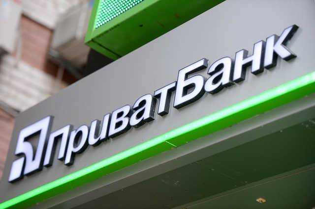 Скандал в ПриватБанке: охрана взяла женщину-трансгендера в "заложники"