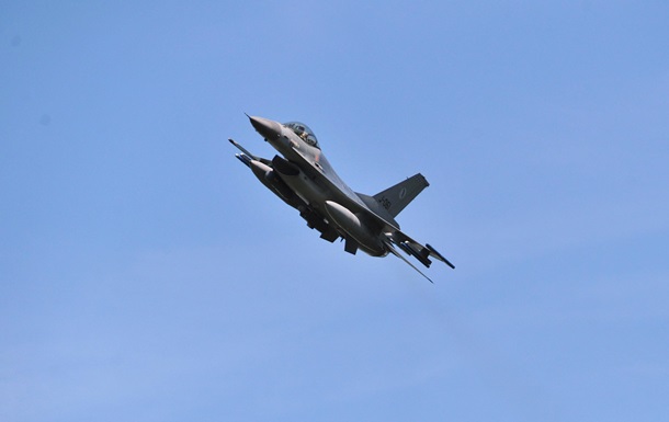 Украинцы тренируются на F-16 в США - Пентагон