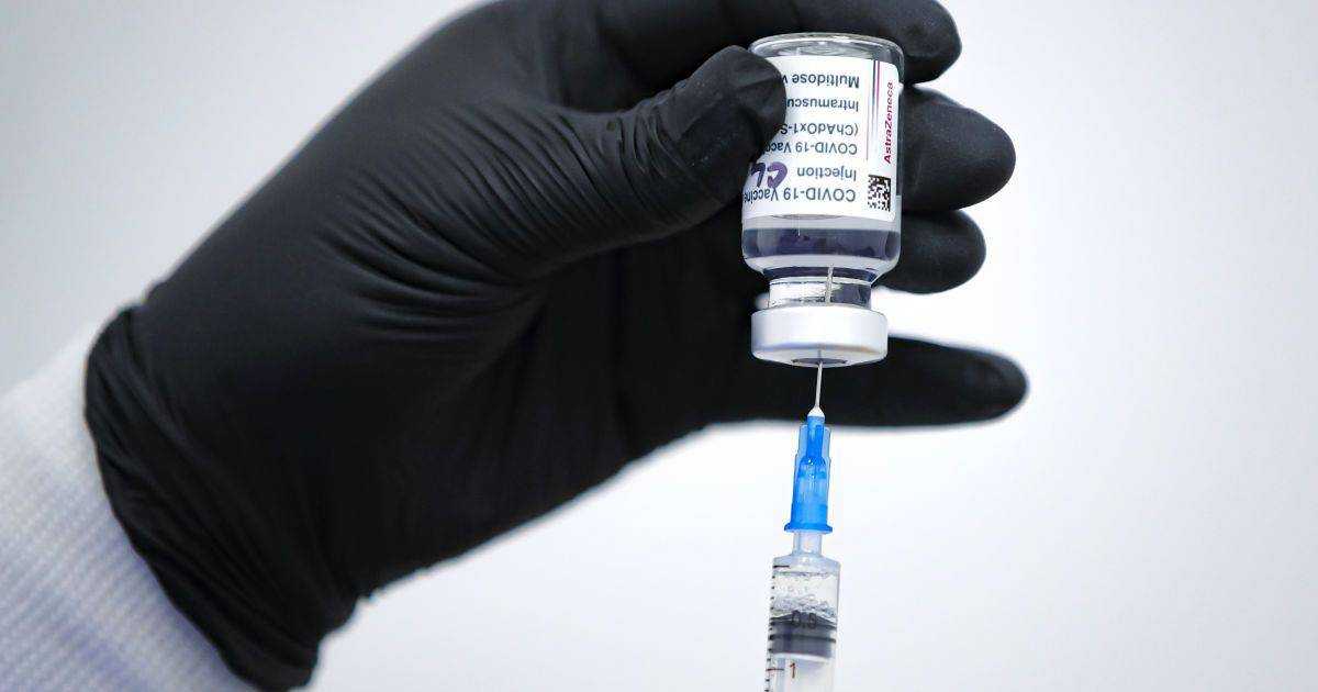 Вакциновані від COVID-19 мають у десять разів нижчий ризик госпіталізації, ніж нещеплені - Ляшко
