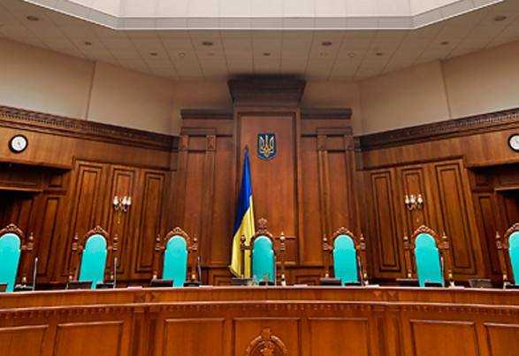 У Президента заверили, что Зеленский выполнит любое решение КСУ