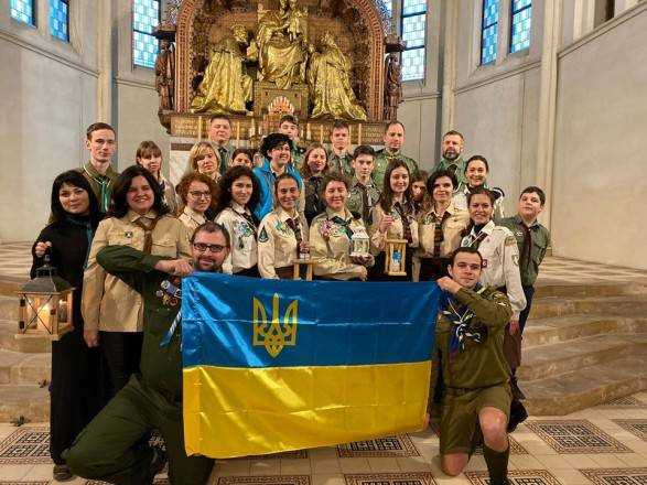 Сегодня в Украину прибудет Вифлеемский огонь мира
