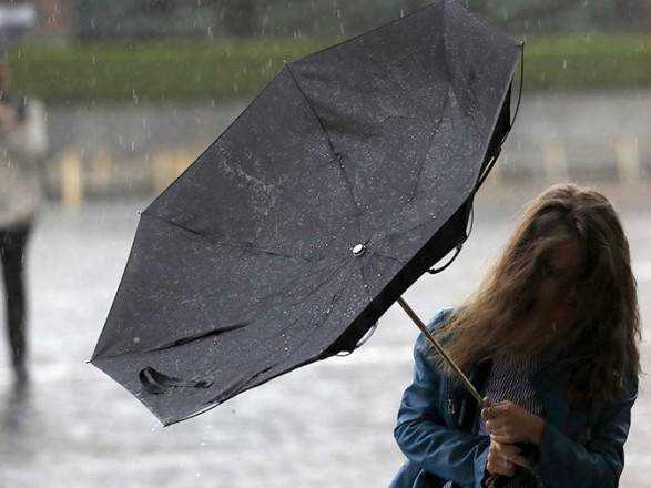 Синоптики объявили штормовое предупреждение