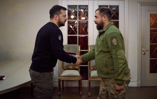 Президент провел совещание с военными в Херсоне