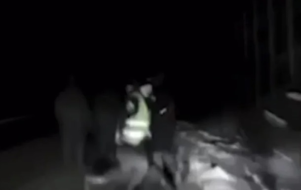 На Камчатке авто врезалось в колонну срочников
