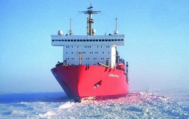 В российском Мурманске горел атомный контейнеровоз