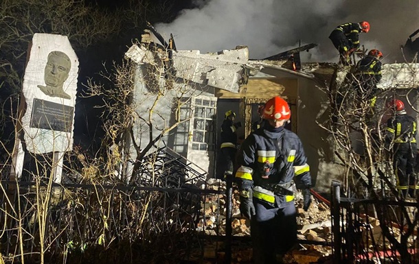 Россияне уничтожили музей Шухевича во Львове