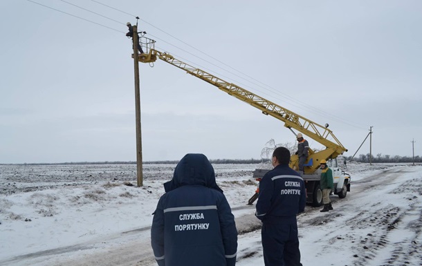 Из-за непогоды обесточено 1025 населенных пунктов