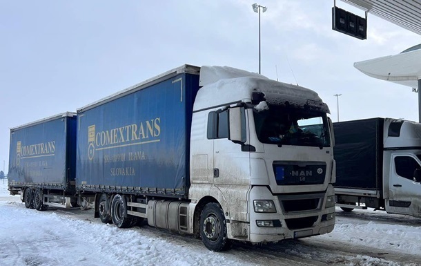 Движение грузовиков возобновлено: поляки разблокировали пункт пропуска Рава-Русская