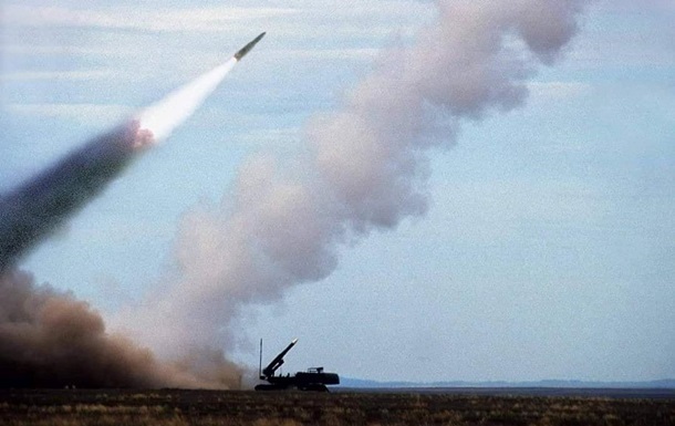 Возле Днепра сбили две ракеты, есть раненый