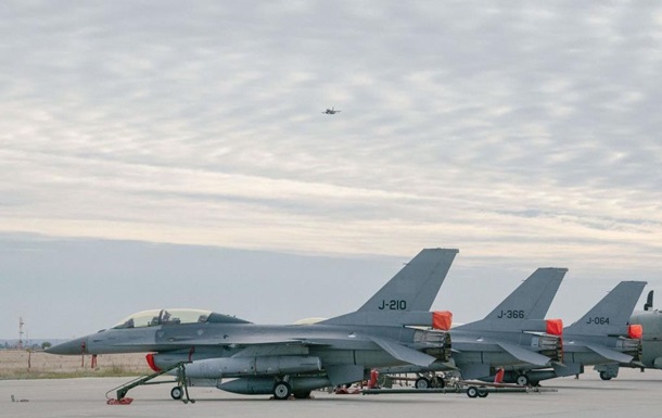 Нидерланды готовят дополнительные F-16 для Украины