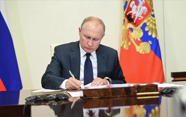 путин утвердил закон о конфискации имущества за "фейки" об армии РФ
