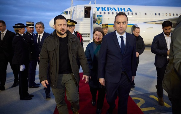 Зеленский прибыл во Францию